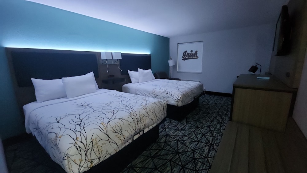 Room, 2 Queen Beds, Non Smoking - Photo 3
