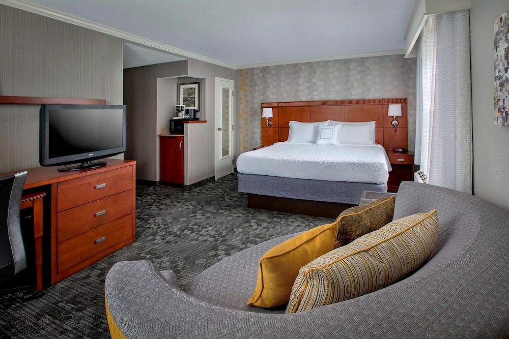 Superior Suite, 1 King Bed with Sofa bed (One Bedroom) - Photo 1