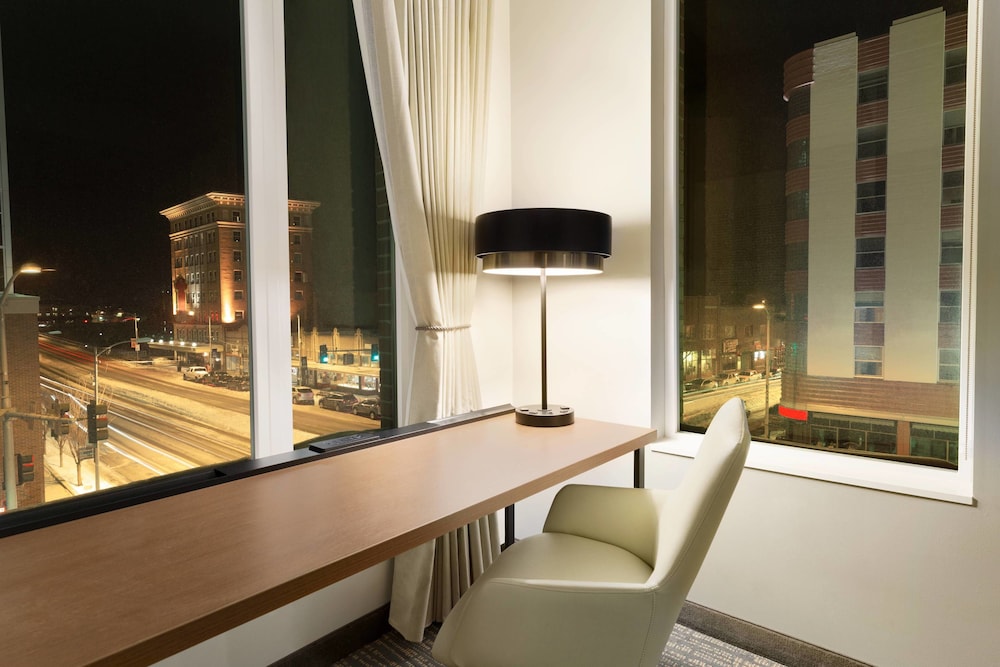 Suite, 1 Bedroom (Mobility/Hearing Accessible, Tub)
