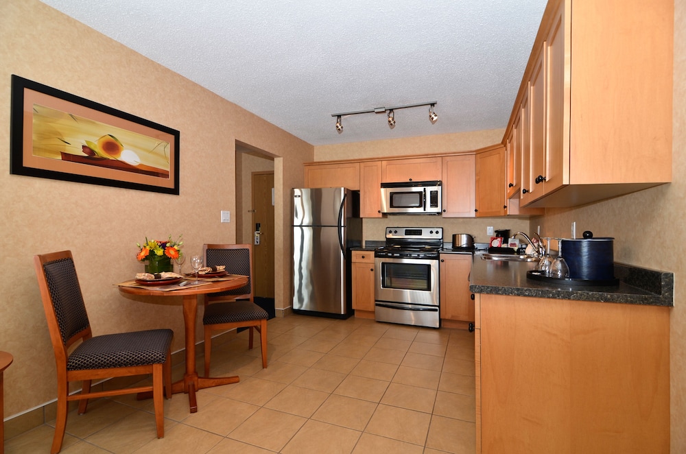 Suite, 2 Queen Beds, Non Smoking (with Sofabed, Full Kitchen) - Photo 4