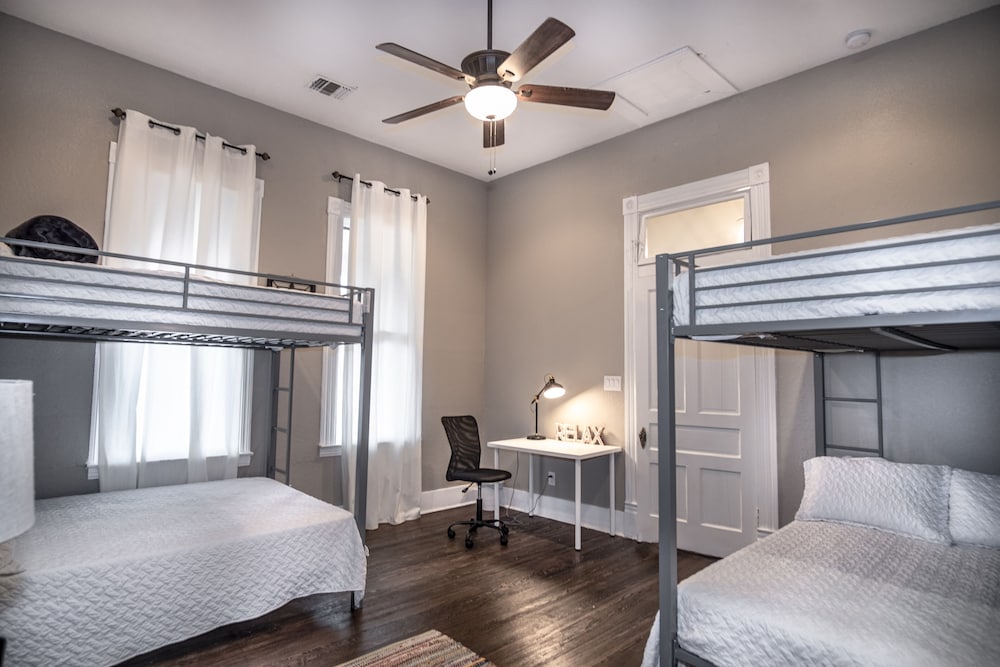 House (2 Bedrooms)