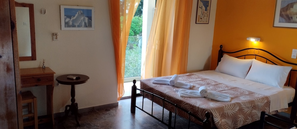 Studio, Garden View