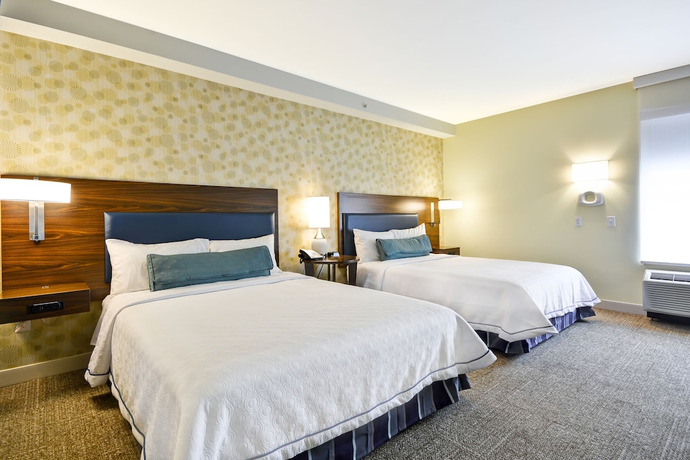 Suite, 2 Queen Beds, Accessible, Non Smoking (w/ bathtub)