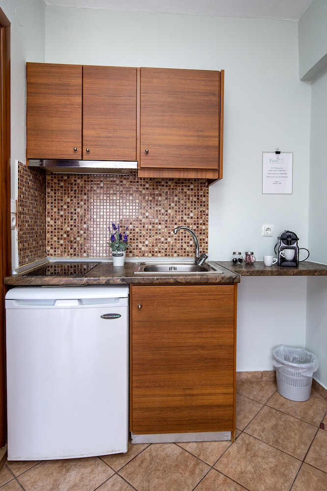Studio, Non Smoking (3 Adults) photo 3