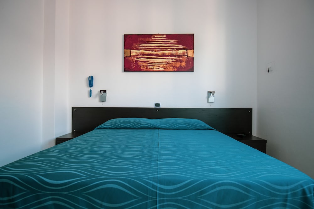 Basic Double or Twin Room, Sea View (10)