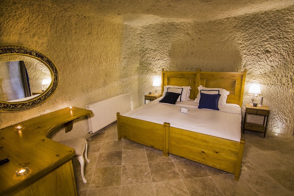 Garden Cave Suite photo 3