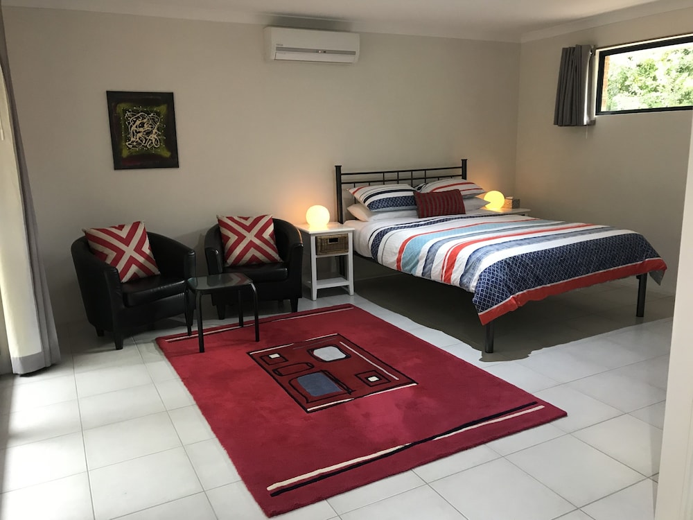 Premier Suite, 1 Queen Bed (Honeyeater Suite)