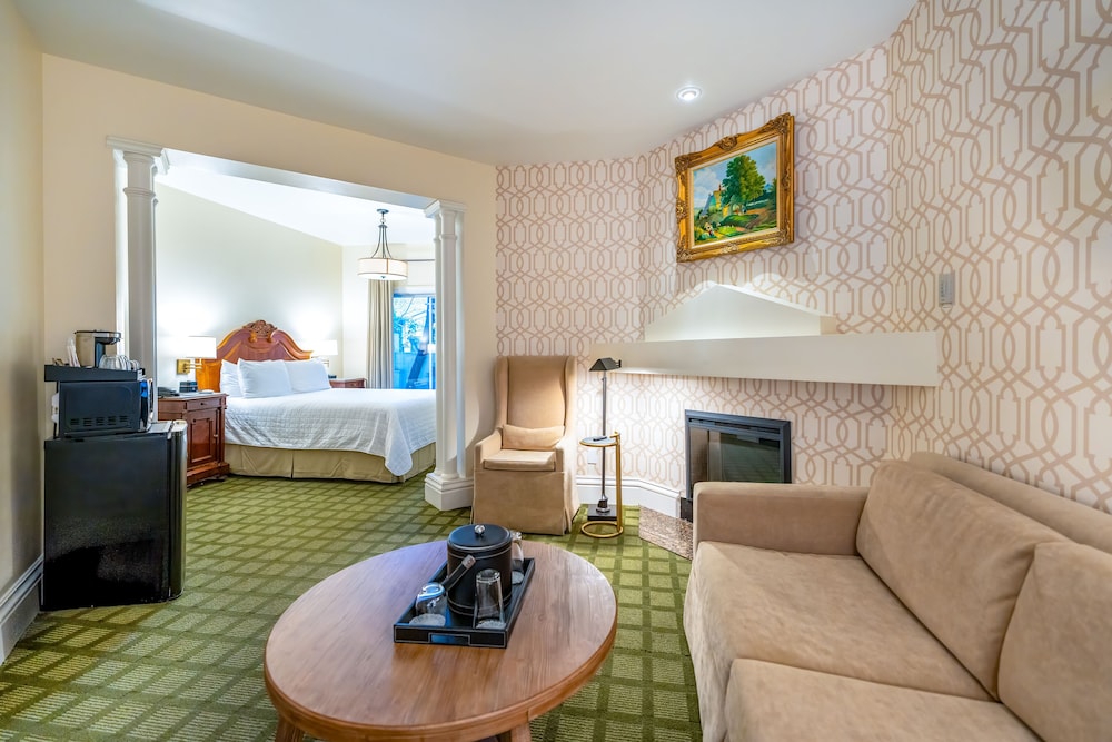 Superior Room, 1 Queen Bed, Patio