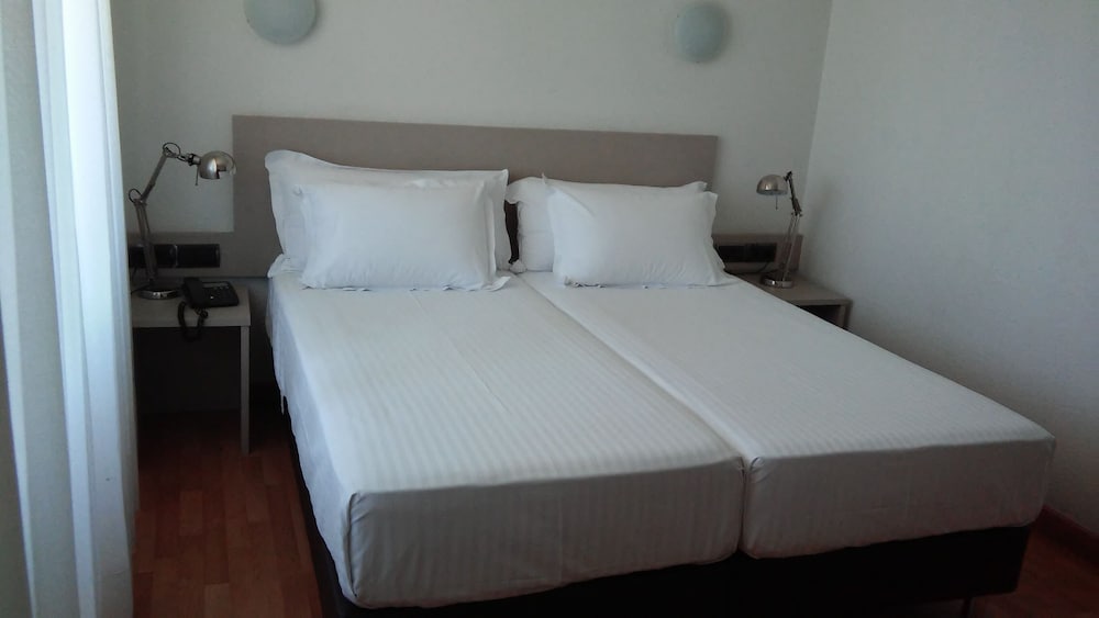 Double Room Single Use - Photo 3