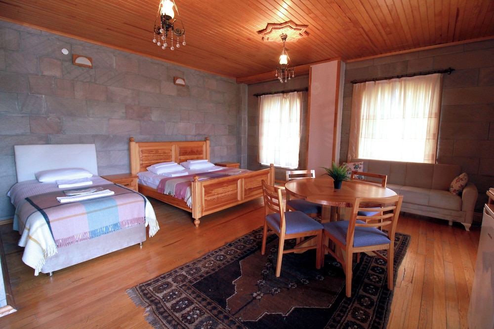 Standard Triple Room - Photo 1