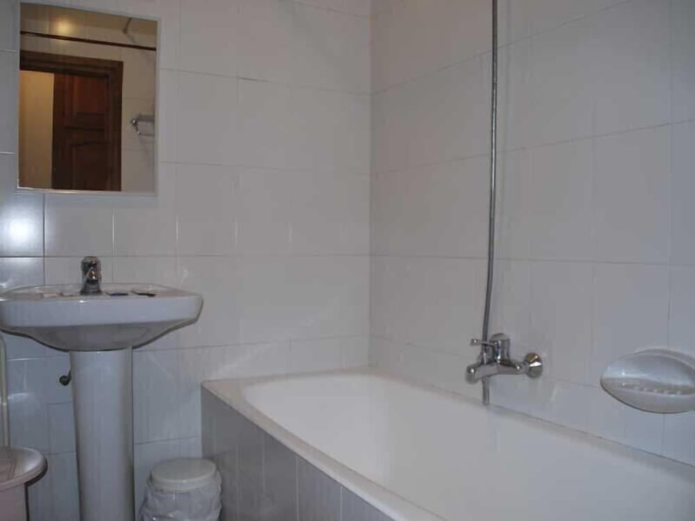Double or Twin Room - Photo 9