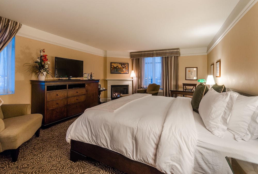 Deluxe Room, 1 King Bed photo 1