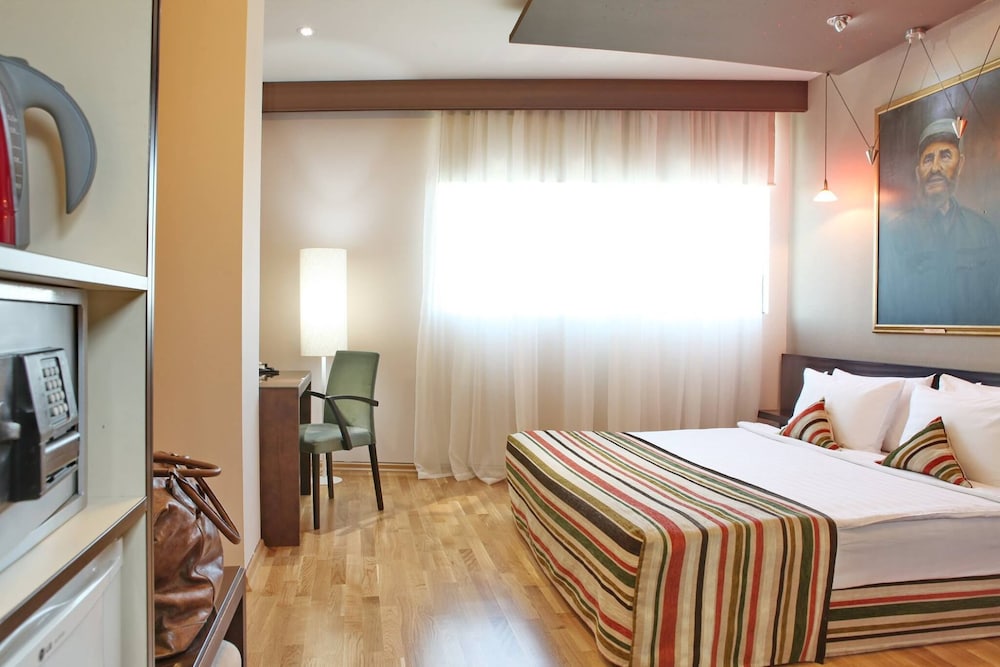 Standard Double or Twin Room - Photo 1