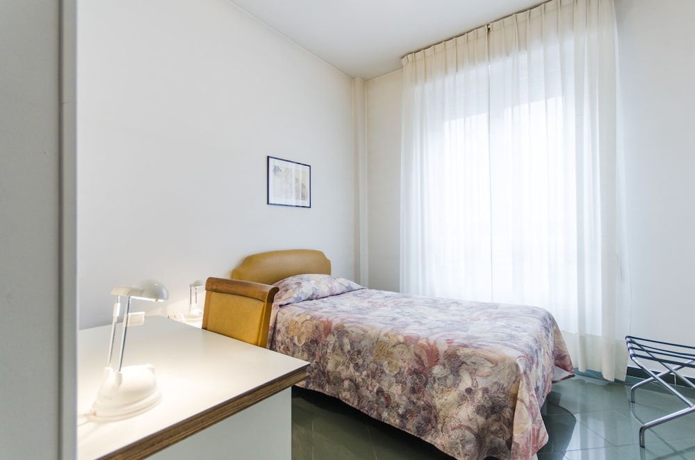 Traditional Single Room, 1 Large Twin Bed, Private Bathroom