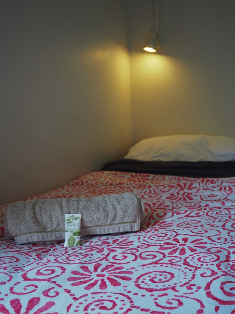 Twin Room, 2 Twin Beds, Shared Bathroom photo 3