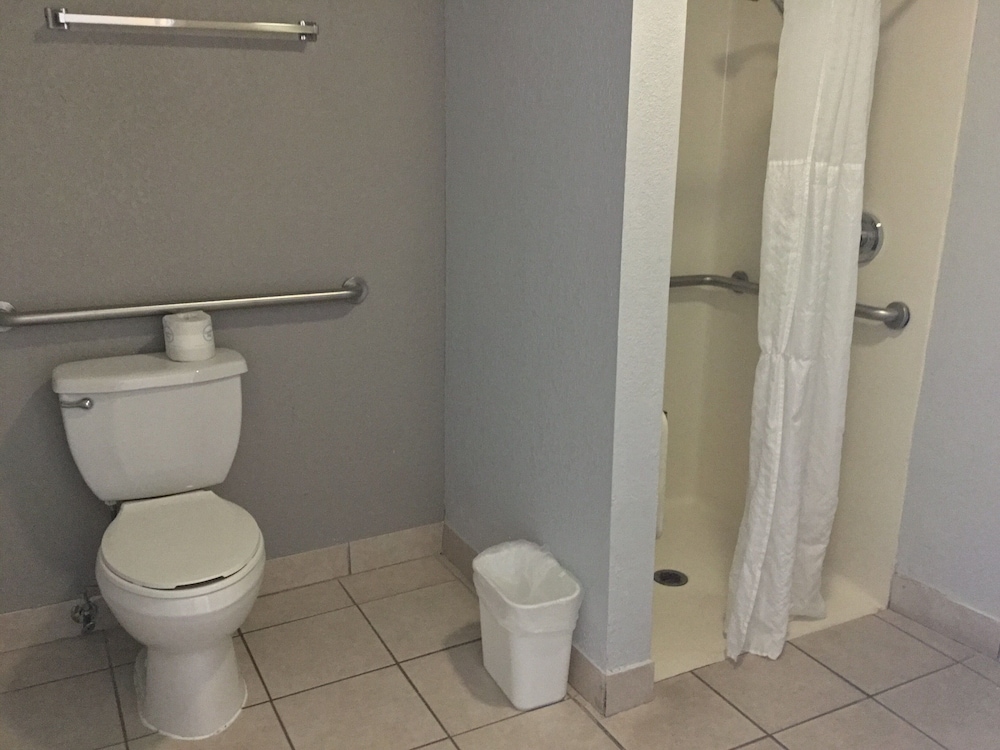 Standard Room, 1 Double Bed, Accessible, Non Smoking - Photo 7