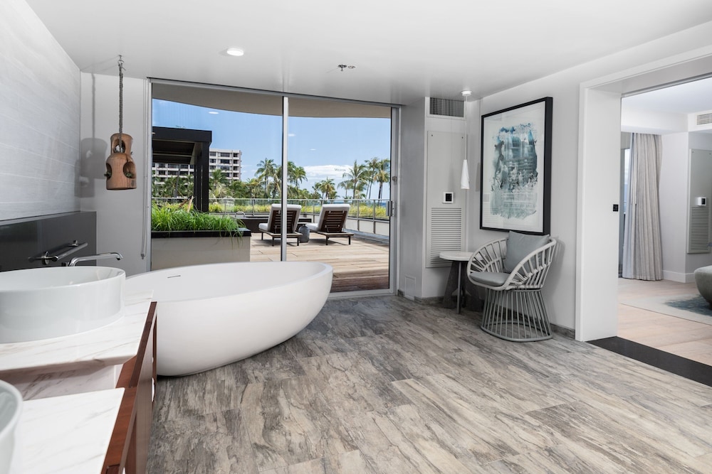 Club Suite, 1 Bedroom, Club Lounge Access, Oceanfront (hokupa'a Sundeck Corner Suite)