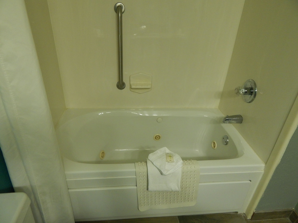 Suite, 1 King Bed, Accessible, Jetted Tub - Photo 6