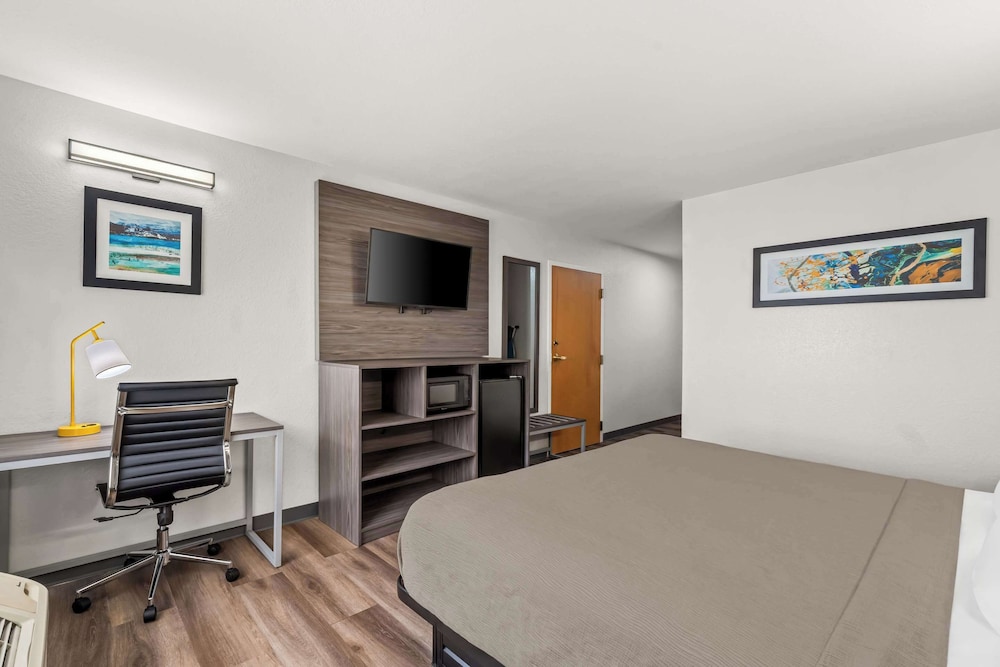 Room, 1 King Bed, Accessible, Non Smoking - Photo 6
