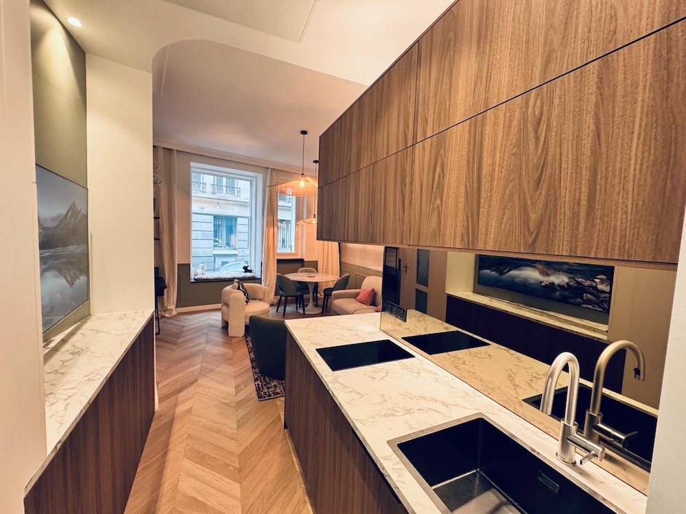 Deluxe Apartment photo 2