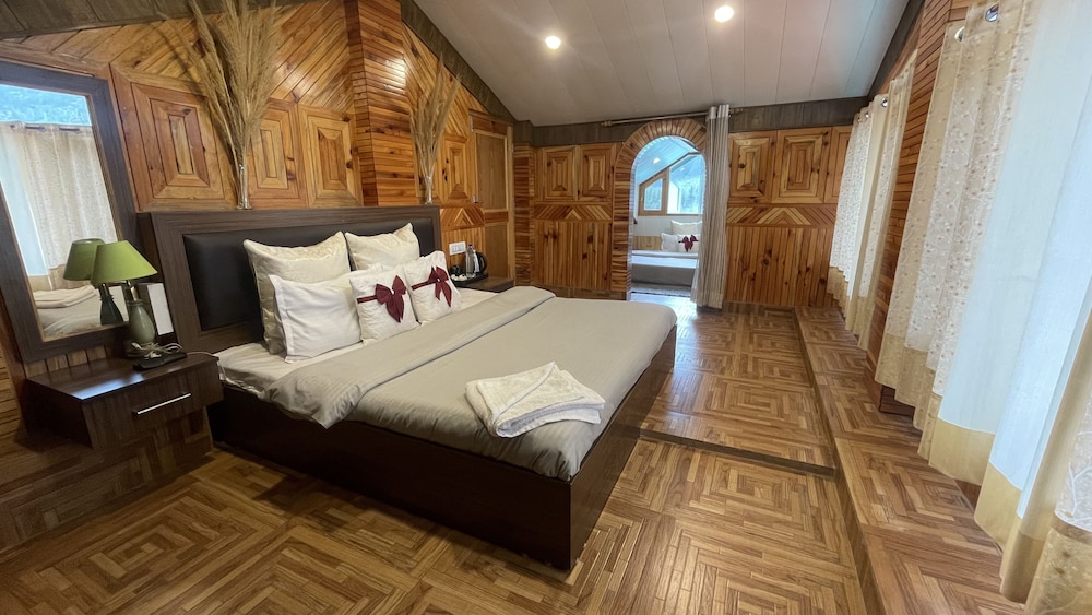 Family Suite, Balcony, Mountain View