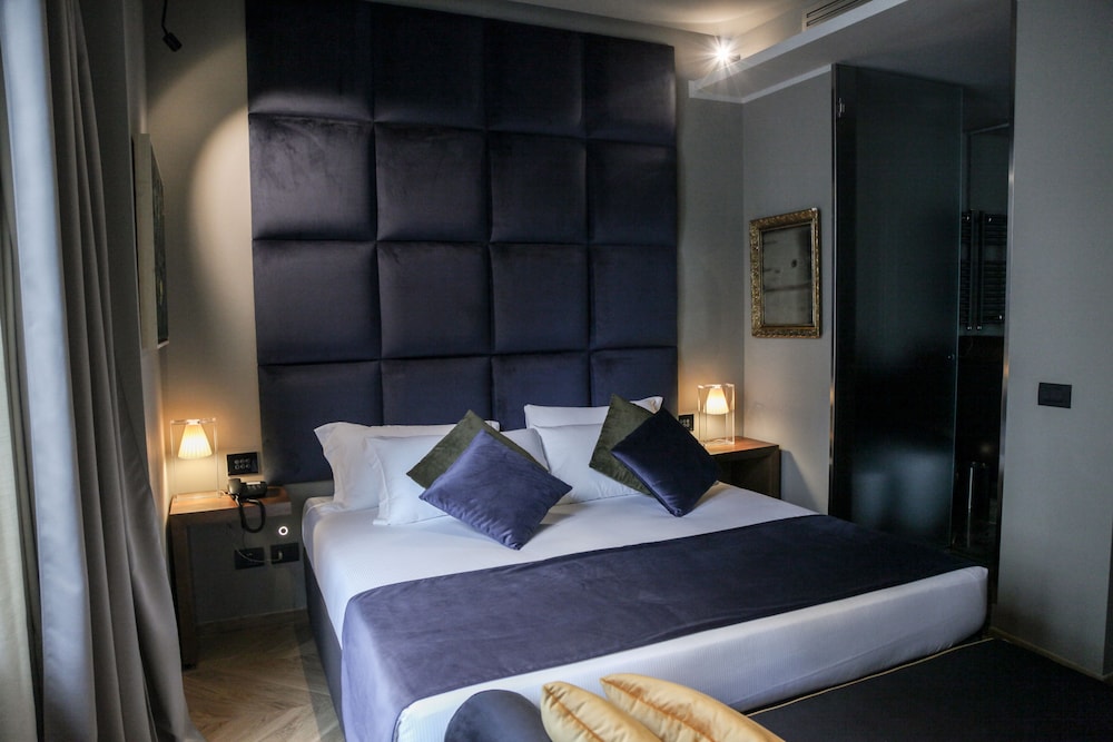 Family Room, 2 Bedrooms thumbnail 5
