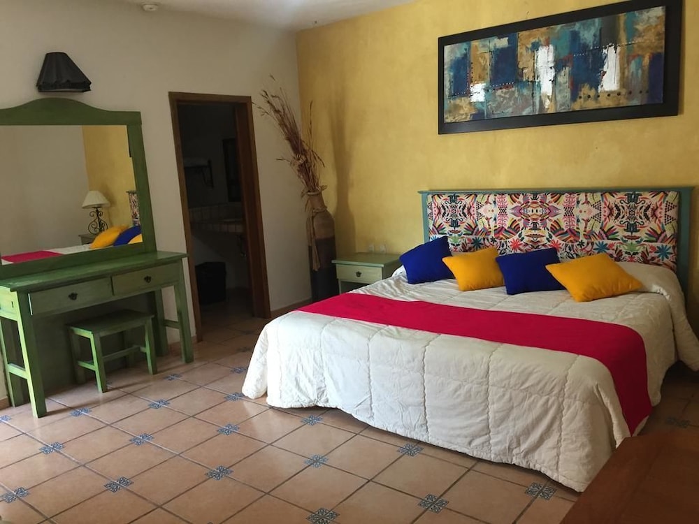 Junior Room, 1 King Bed