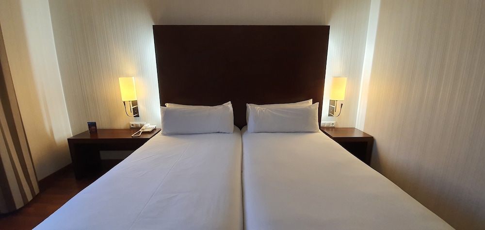 Twin Room - Photo 5