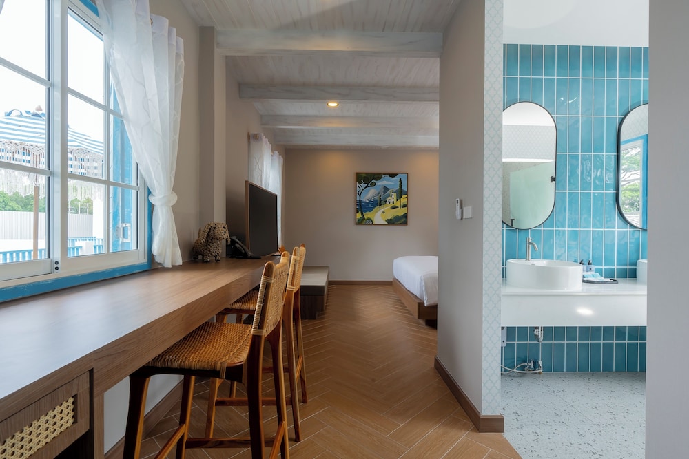 Cafe Suites 2, Deluxe Double Room - Photo 2