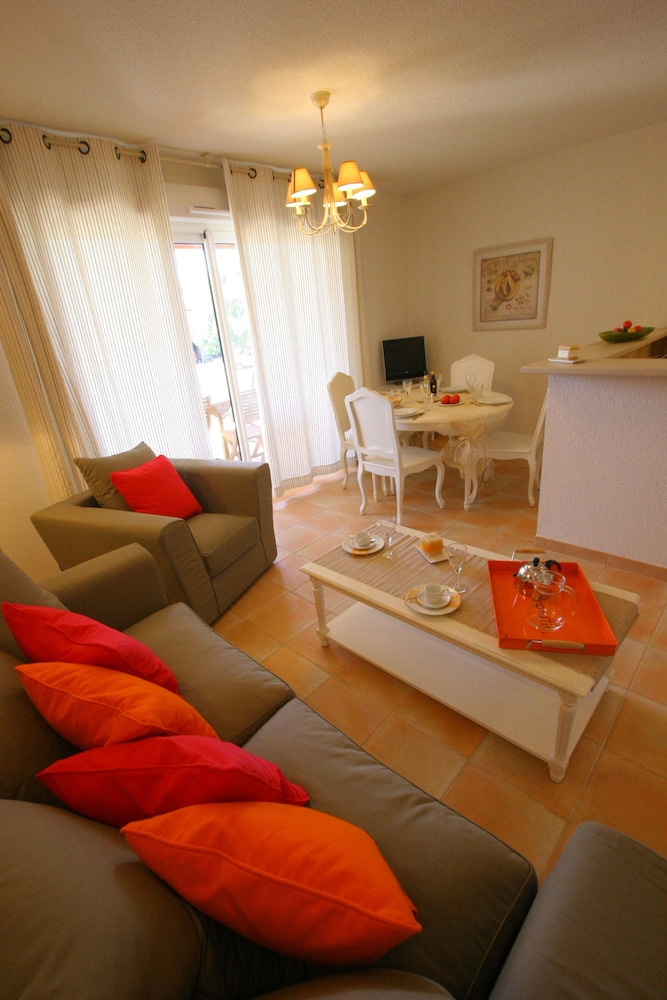 Split Level Holiday home sleeps 8 photo 3