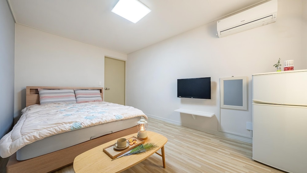 Basic Room, 1 Bedroom (407 (mountain view)) photo 1
