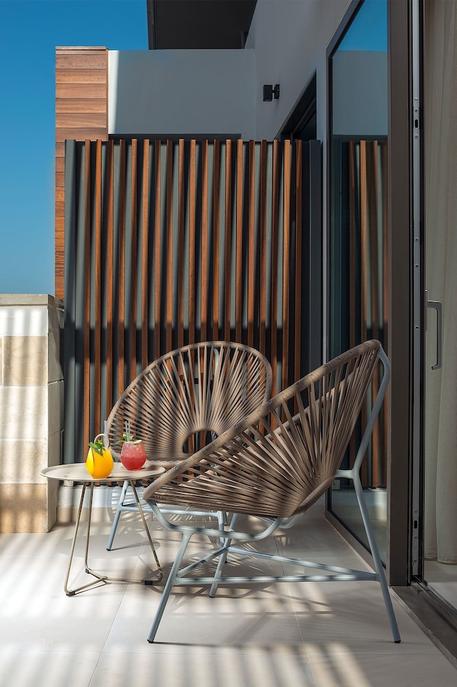 Superior Suite, Sea View - Photo 20