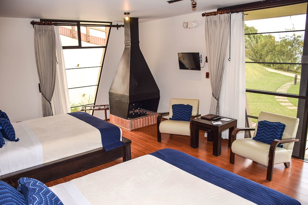 Bungalow, 2 Queen Beds