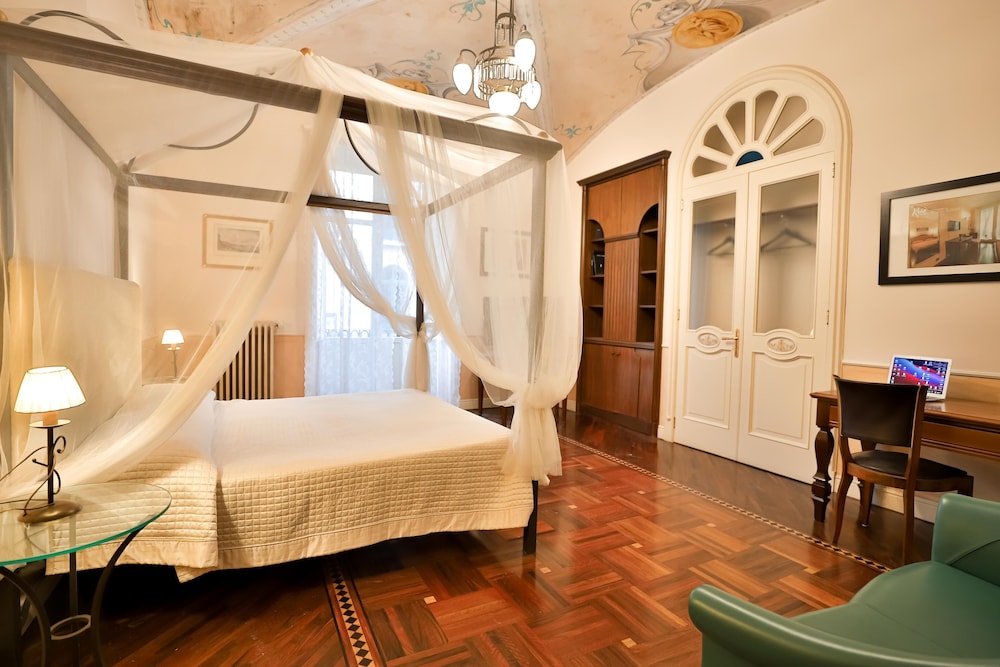 Elite Room