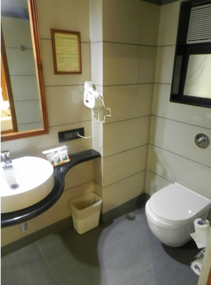 Deluxe Room - Photo 7