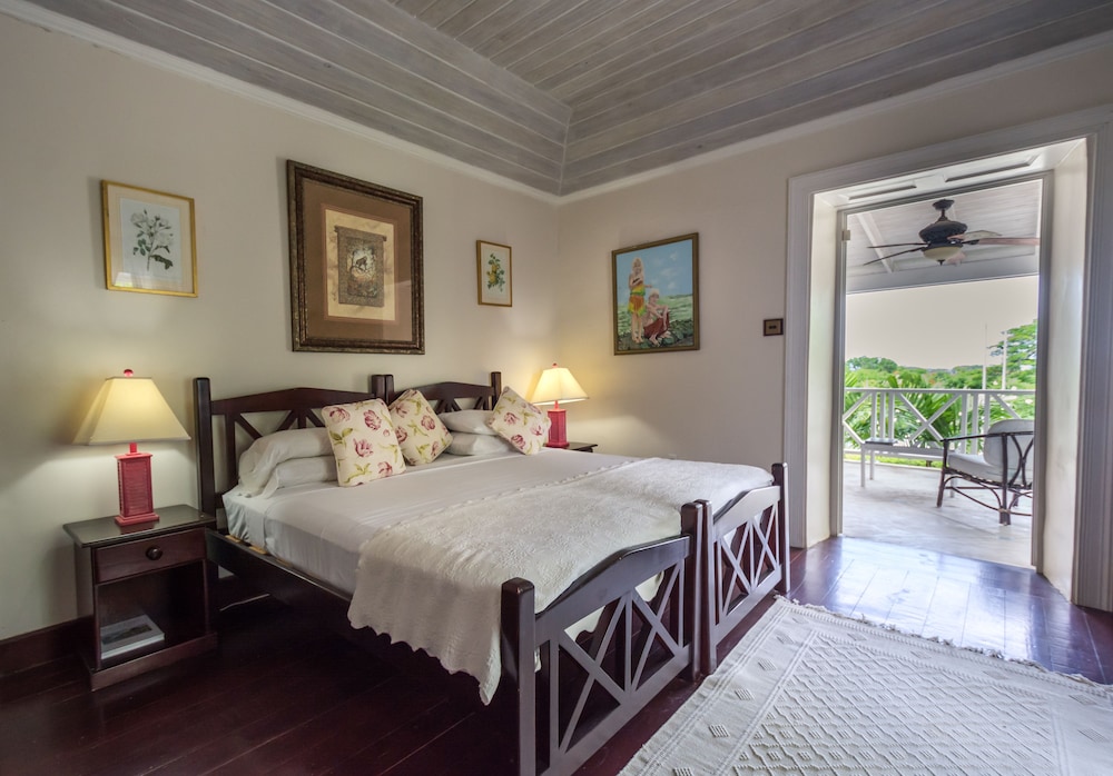 Deluxe Suite, 1 King Bed, Garden Area