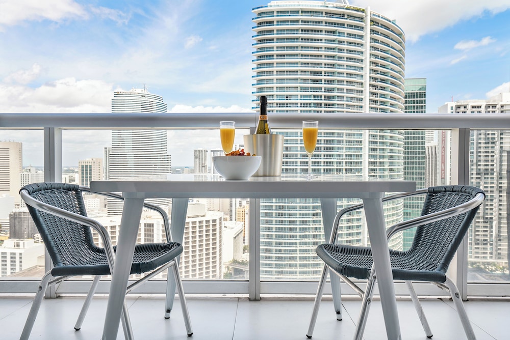 Boutique Apart, 1 King & Sofa Bed, Sauna, River/City Views, Balcony3403