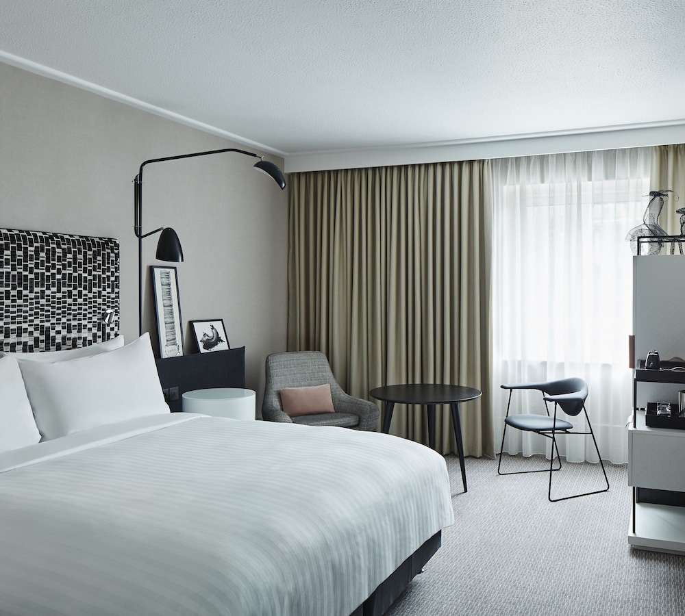 Superior Room, 1 King Bed photo 2