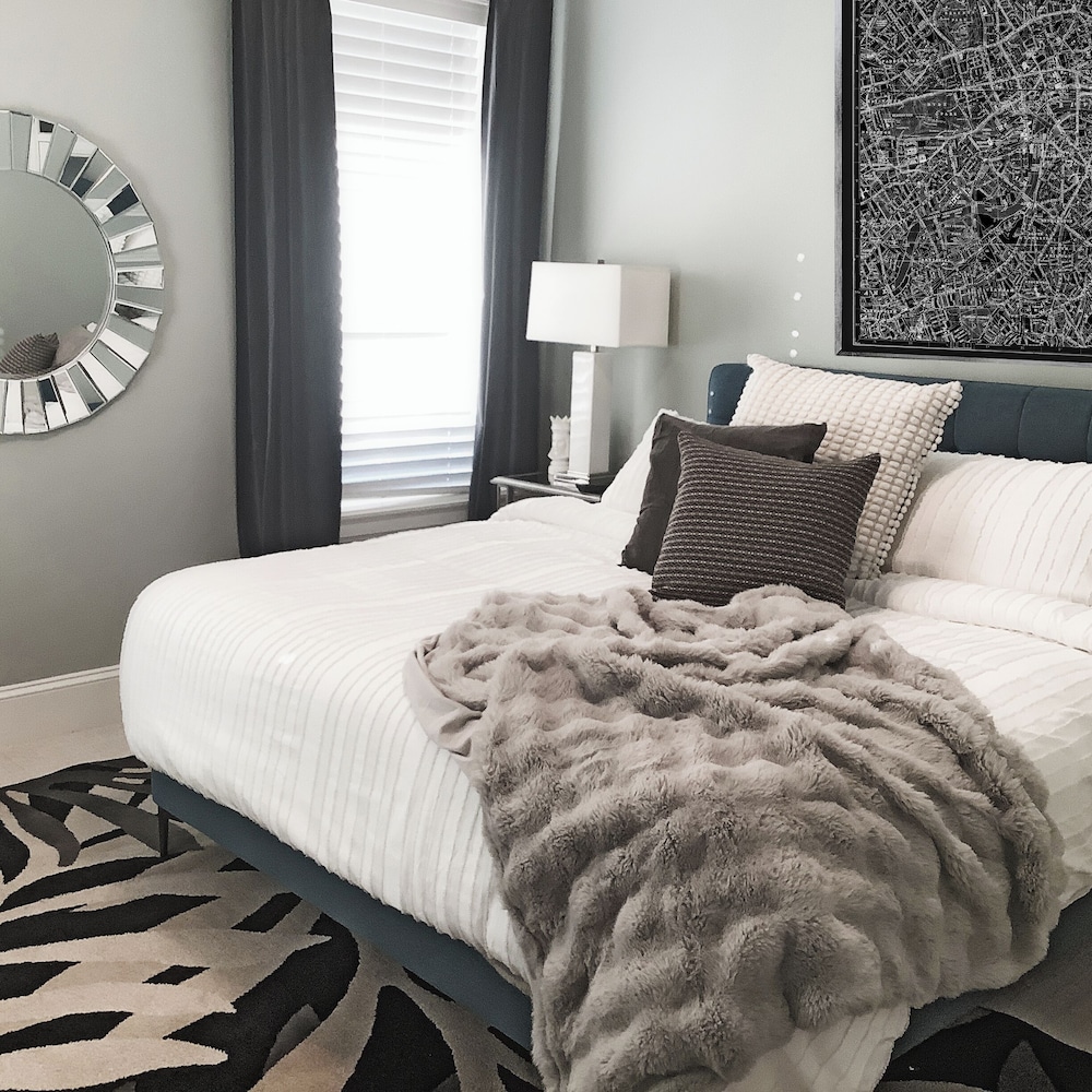 Superior Room, 1 King Bed, Patio, Garden View