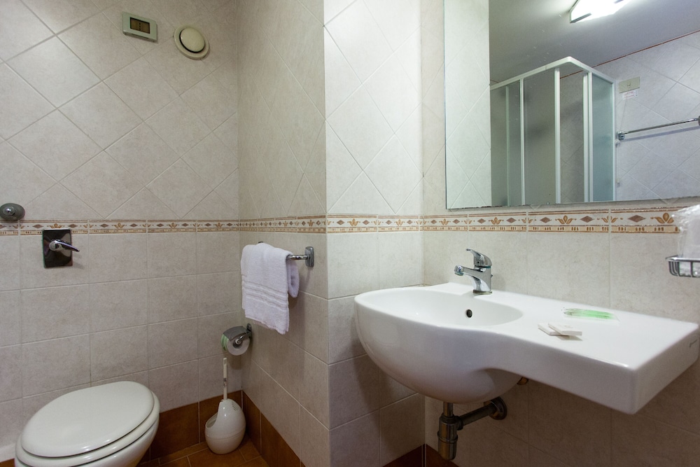 Standard Double or Twin Room, Sea View - Photo 5