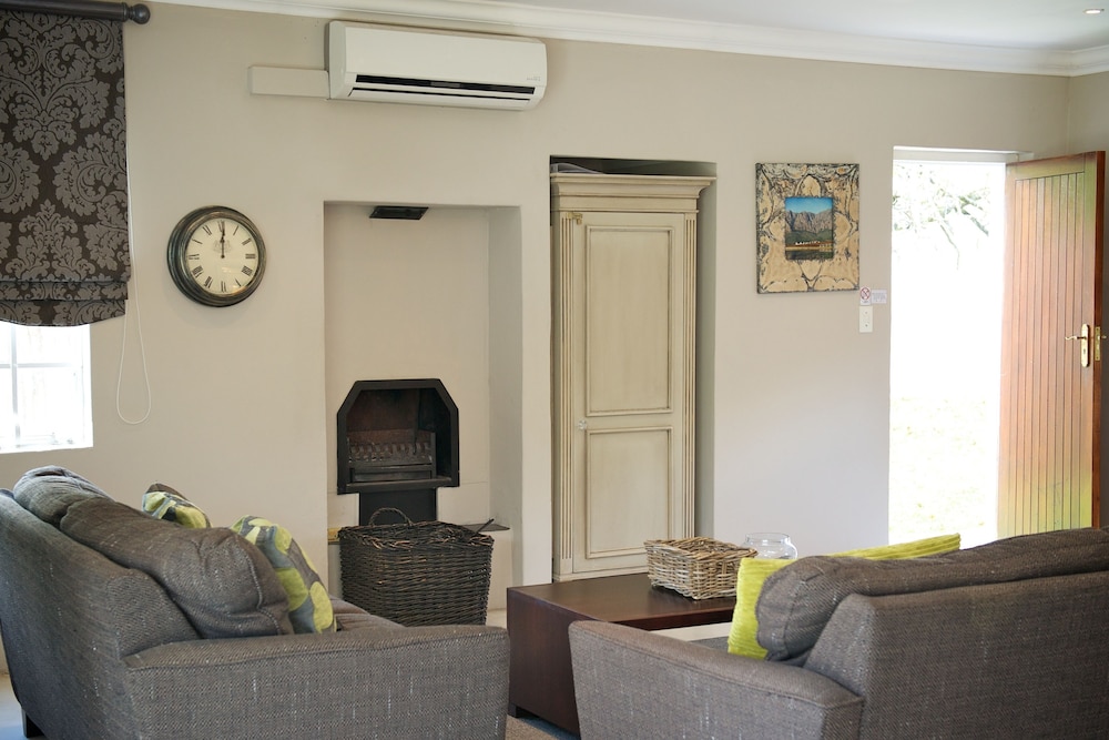 PRIVATE SUITE photo 1