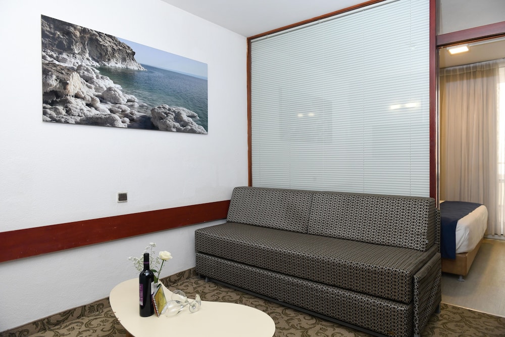 Two Bedroom Family Suite photo 2