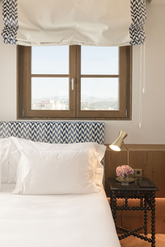 Tower Double Top Floor private terrace with city views