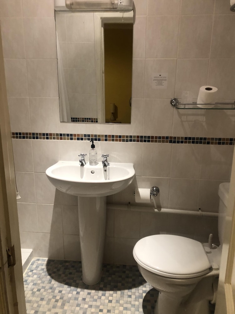 Single Room, Ensuite photo 3
