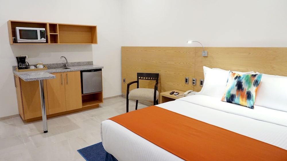 Business Room, 1 Queen Bed photo 2