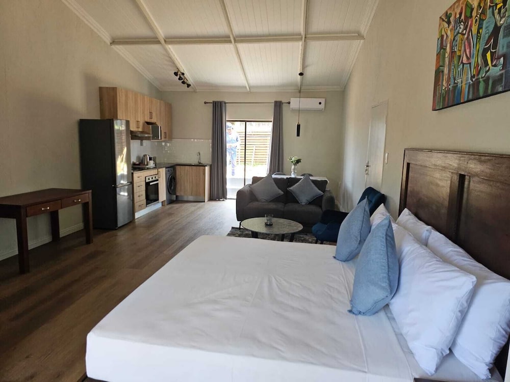 King Room - Self Catering photo 1
