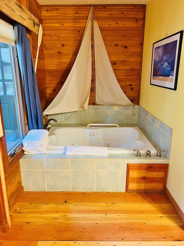 Premium Room, 1 King Bed photo 2