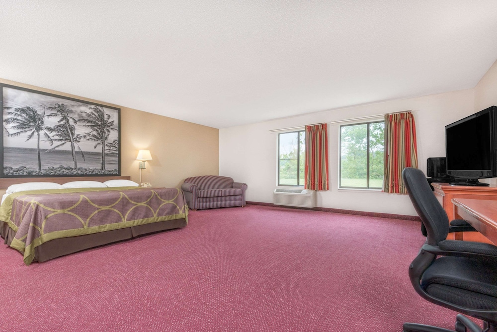 Suite, 1 King Bed, Non Smoking photo 2