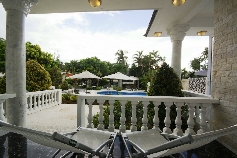 Deluxe Triple Room photo 2