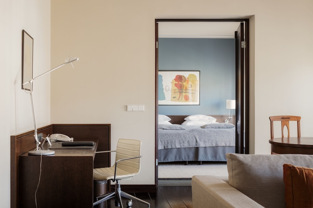 Two Room Suite 55m2 (592 sq ft)